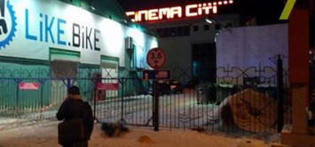 Около одесского кинотеатра убили мужчину (ФОТО)