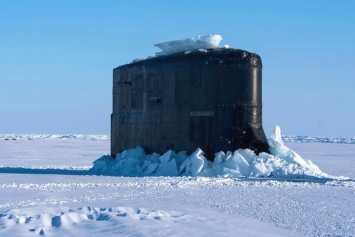 CNN опубликовал видео с подлодкой США, которая застряла во льдах Арктики