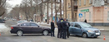 В центре Николаева столкнулись «KIA» и «Chevrolet», - ФОТО
