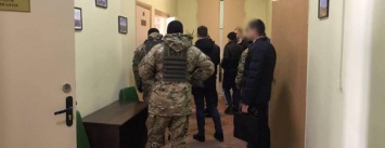 У чиновников Харьковского горсовета силовики проводят обыски (ФОТО)