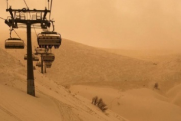 "Как на Марсе": горнолыжный курорт в Сочи накрыло песком