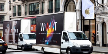 Huawei «троллит» Samsung и Apple, припарковав грузовики с рекламой возле их магазинов