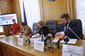 Сегодня Тимошенко подписала с аграриями Всеукраинский меморандум о новом аграрном курсе Украины