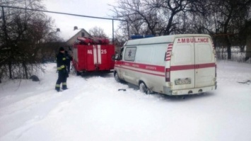 Спасатели вытащили авто «скорой» и два грузовика, застрявшие в Самарском районе Днепра