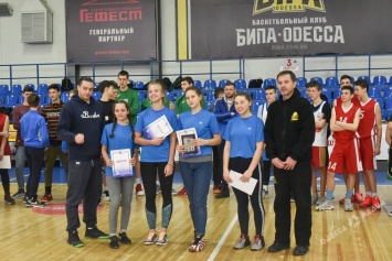 В Одессе наградили победителей чемпионата Одесской области по баскетболу для школьников (фото)