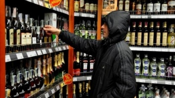 В херсонском супермаркете уменьшился запас спиртных напитков