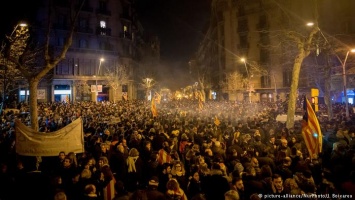 Во время протестов в Барселоне пострадали почти 30 человек