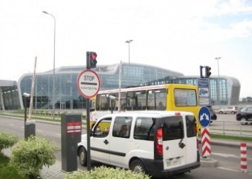 Аэропорт Львов летом могут связать автобусными маршрутами с Тернополем, Черновцами и Ивано-Франковском
