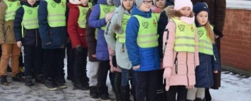 Школьники Чернигова наденут светоотражающие жилеты