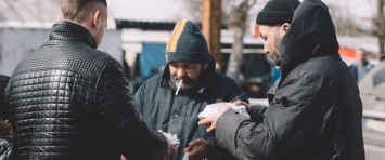 Молодежь Николаева в рамках всеукраинской акции накормила бездомных, - ФОТО