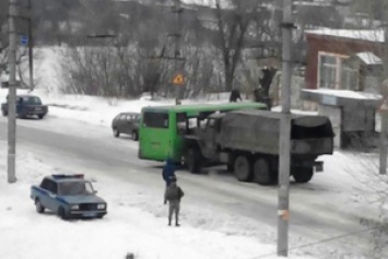 В оккупированном Алчевске пьяный боевик на "Урале" въехал в автобус: есть пострадавшие