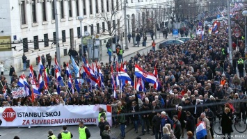 Тысячи жителей Хорватии вышли с протестами против однополых браков