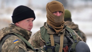 ВСУ готовится обстрелять свои позиции в Донбассе, заявили в ДНР