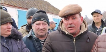 "Будем делать у вас дорогу, не будет бетонки": на Еланеччине "люди из Одессы" собрались строить асфальтобетонный завод