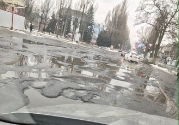 "Дорог не было, нет и не будет". Жители Горловки ругают "власти ДНР"