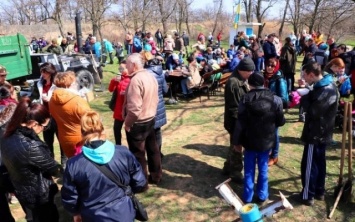 Жители Антоновки взяли участие в акции по озеленению
