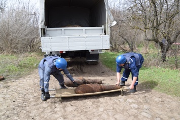 На Николаевщине спасатели уничтожили инженерную мину и 7 реактивных снарядов