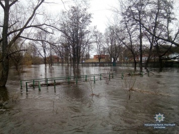На Черниговщине люди покинули затопленные в результате паводка дома