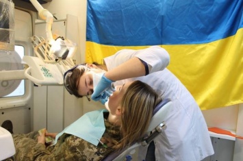 Волонтеры-стоматологи посетили лисичанских пограничников