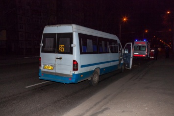 ДТП в Днепре: на дороге маршрутка сбила горожанина