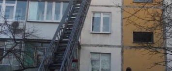В Кременчуге родители оставили малыша в запертой квартире с открытыми окнами (ФОТО)