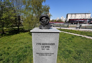 Жители сербского Белграда вынудили власти убрать памятник Гагарину