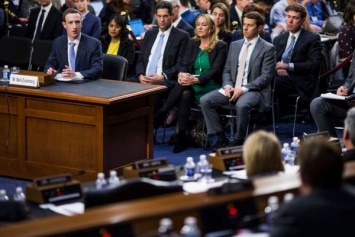 Стоимость акций Facebook выросла на фоне выступления Цукерберга перед сенатом США