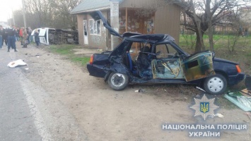 Смертельное ДТП под Одессой: при столкновении микроавтобуса и легковушки один человек погиб и десять пострадали