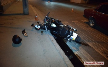 Мотоцикл врезался в легковой автомобиль, есть пострадавшие