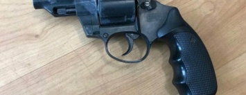 В Краматорске пенсионер сдал в полицию револьвер