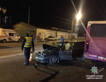 В Одессе пьяный водитель протаранил скорую помощь и маршрутку (фото)