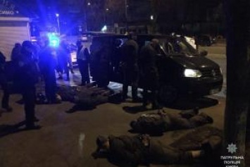 В Киеве задержаны 12 человек, которые ночью в масках ограбили развлекательное заведение