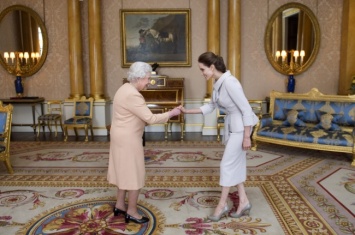 Анджелина Джоли снялась в документальном фильме королевы Елизаветы II