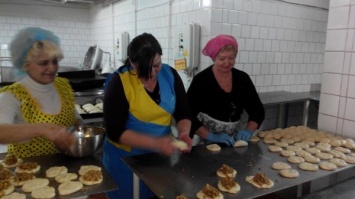 Жительницы Желтых Вод приготовили 1760 пирожков для бойцов на передовой