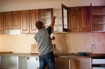Житель Запорожской области "надул" мужчину, который хотел отреставрировать мебель