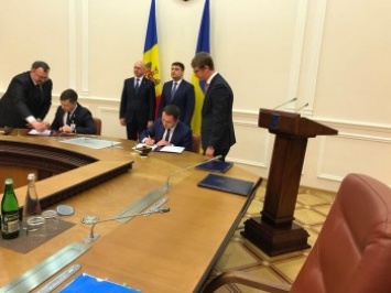 Украина и Молдова подписали соглашение о полной либерализации авиаперевозок