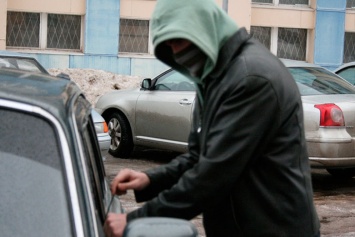 В центре Кропивницкого обокрали автомобиль чиновника