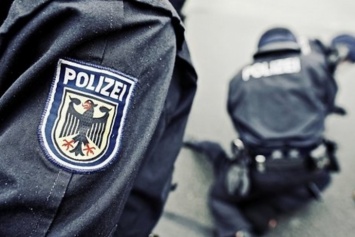 В Гамбурге мужчина зарезал бывшую жену с ребенком и сам вызвал полицию
