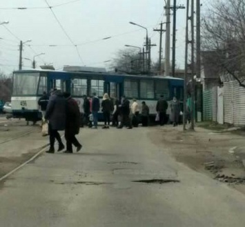 В Запорожье закрывают участок, где сходят с рельсов трамваи