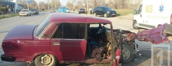 Смертельное ДТП в Кривом Роге: В результате столкновения двух легковушек, погиб водитель, пассажир в тяжелом состоянии