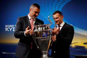 Трофей Лиги чемпионов передали на хранение Киеву