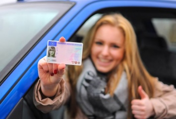 Украинцы продают полякам украинские водительские права: узнайте зачем!