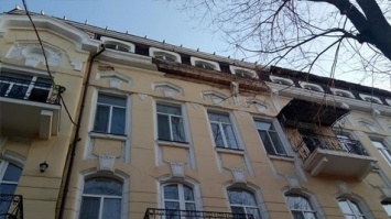 В Одессе продолжают обваливаться части старых зданий