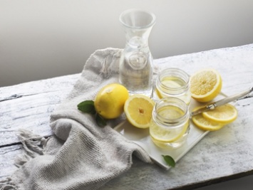 Правда или миф: можно ли пить воду с лимоном натощак?