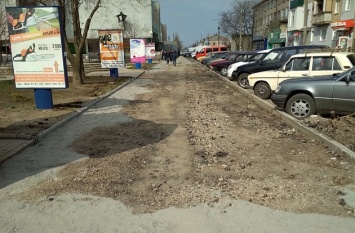 В Бердянске начался сезон ремонта тротуаров
