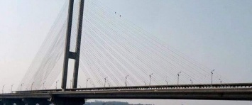 В Киеве двое руферов забрались на Южный мост (ФОТОФАКТ)