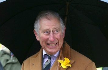 Принц Чарльз носит одни туфли и пиджак уже 50 лет (ФОТО)
