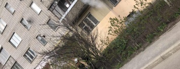 В Кременчуге неизвестный во время курения случайно поджег чужой балкон (ФОТО)