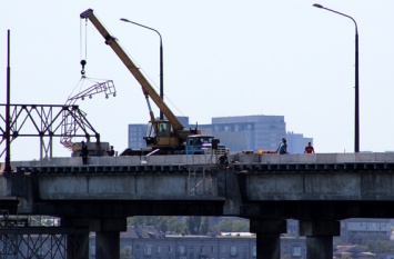 Многострадальный новый мост поремонтируют коммунальщики