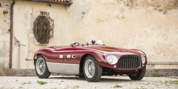 Один из трех четырехцилиндровых Ferrari продадут на аукционе